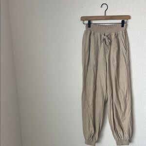 Love Tree Khaki Linen Jogger Pull On Drawstring Pants
Women’s Medium